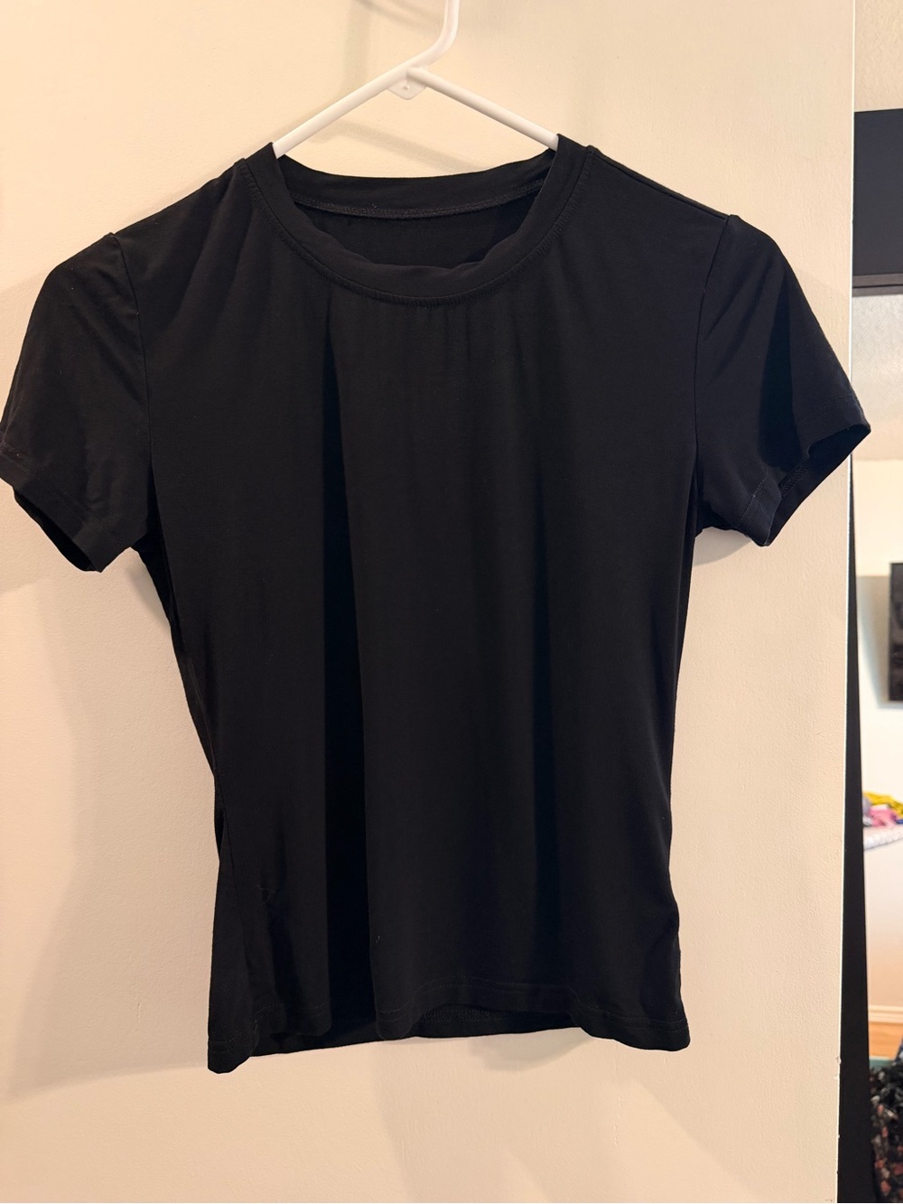 Such a good find! Satisfaction mguaranteed. ✨ ultra soft fitted tee